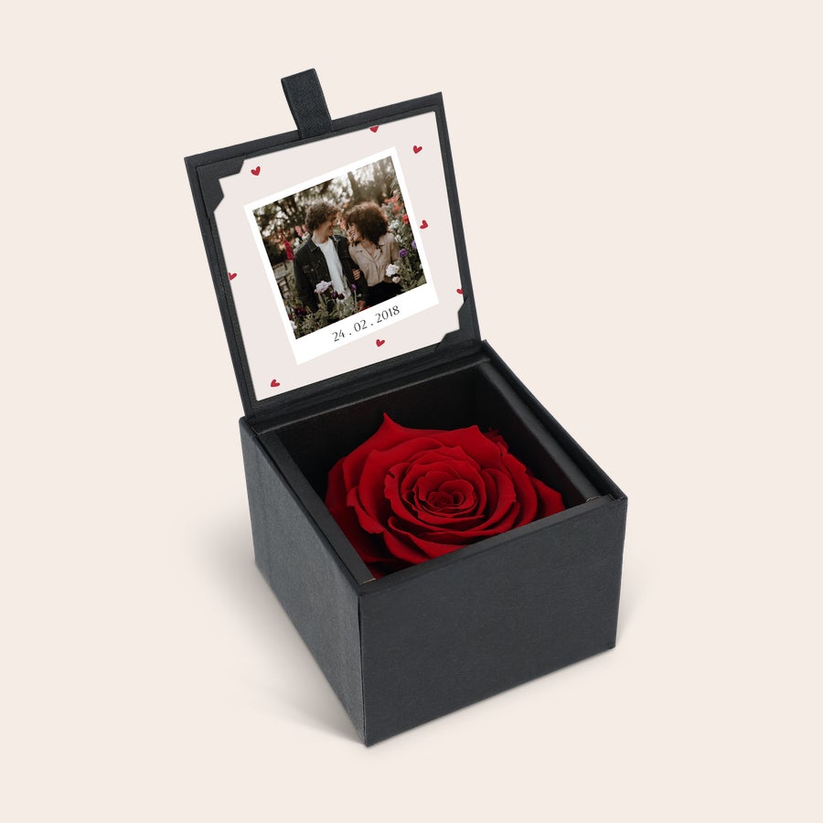 Personalized eternity rose with photo print in a black gift box by Giftaty