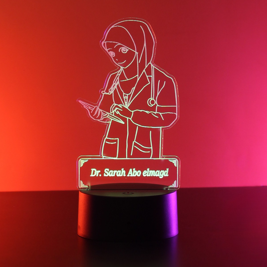 مصباح LED ثلاثي الأبعاد بتصميم طبيبة محجبة من Giftaty | لوحة اسم مخصصة، تصميم سماعة طبية، هدية تخرج للأطباء