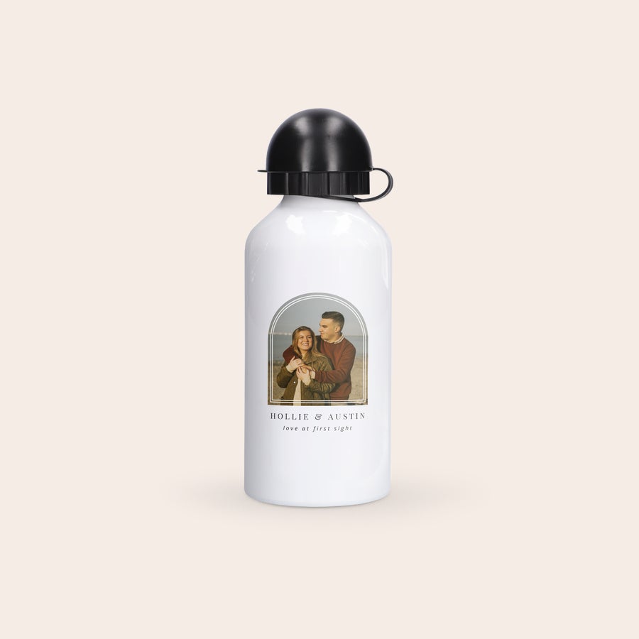 Customized 500ml aluminium water bottle gift by Giftaty, close-up detail