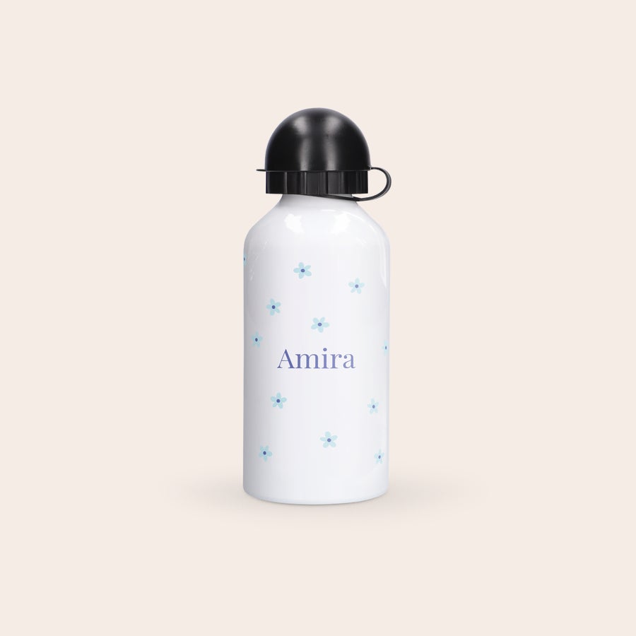 Customized 500ml aluminium water bottle gift by Giftaty, lifestyle view