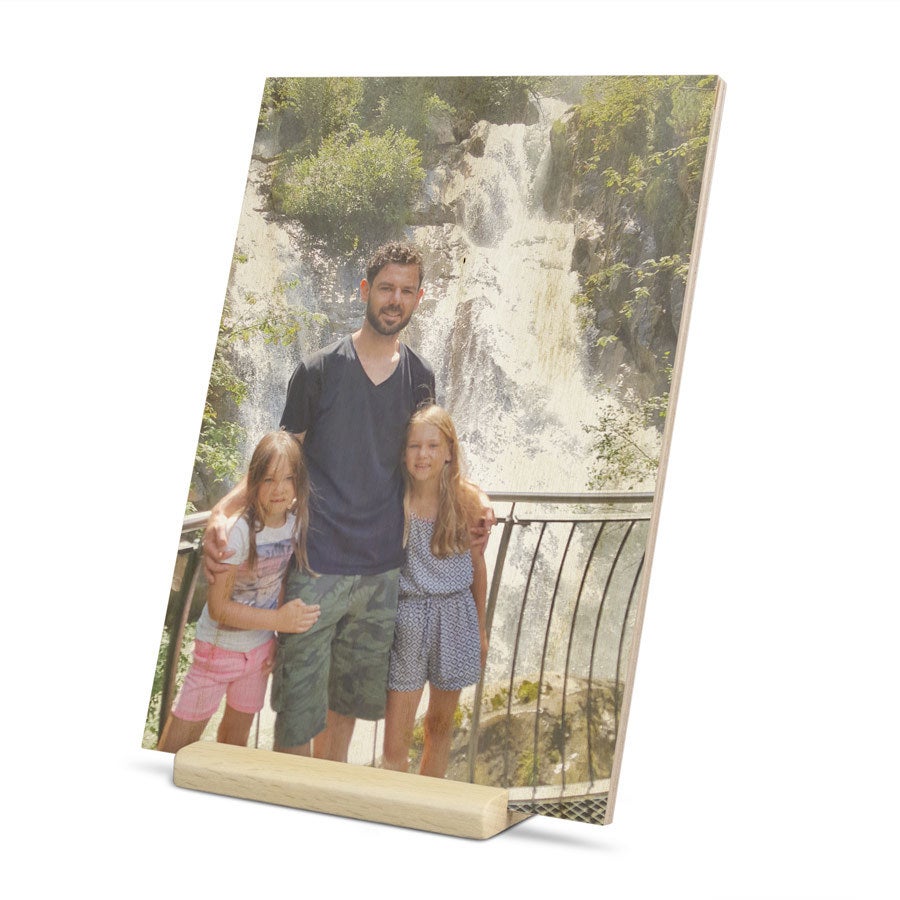 Wooden Father's Day card on stand, close-up detail, customized with a photo and message for dad