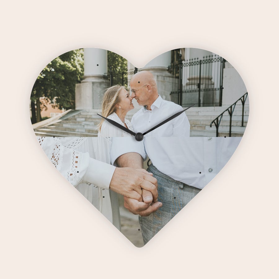 Personalized heart hardboard clock, detail view