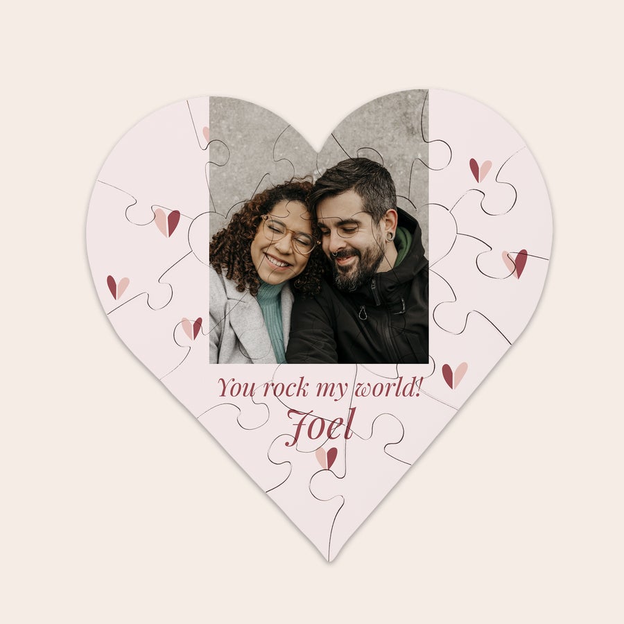 Personalized heart-shaped photo puzzle gift by Giftaty, close-up detail